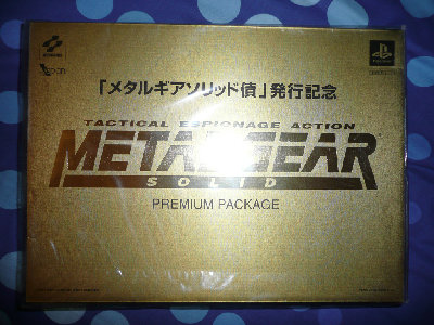 For those worried about the seal, it is simply a pull, nothing more, no damage to the box and the seal isn't broken in any way. And those light patches are exactly that, light reflections. The box has no wear whatsoever.